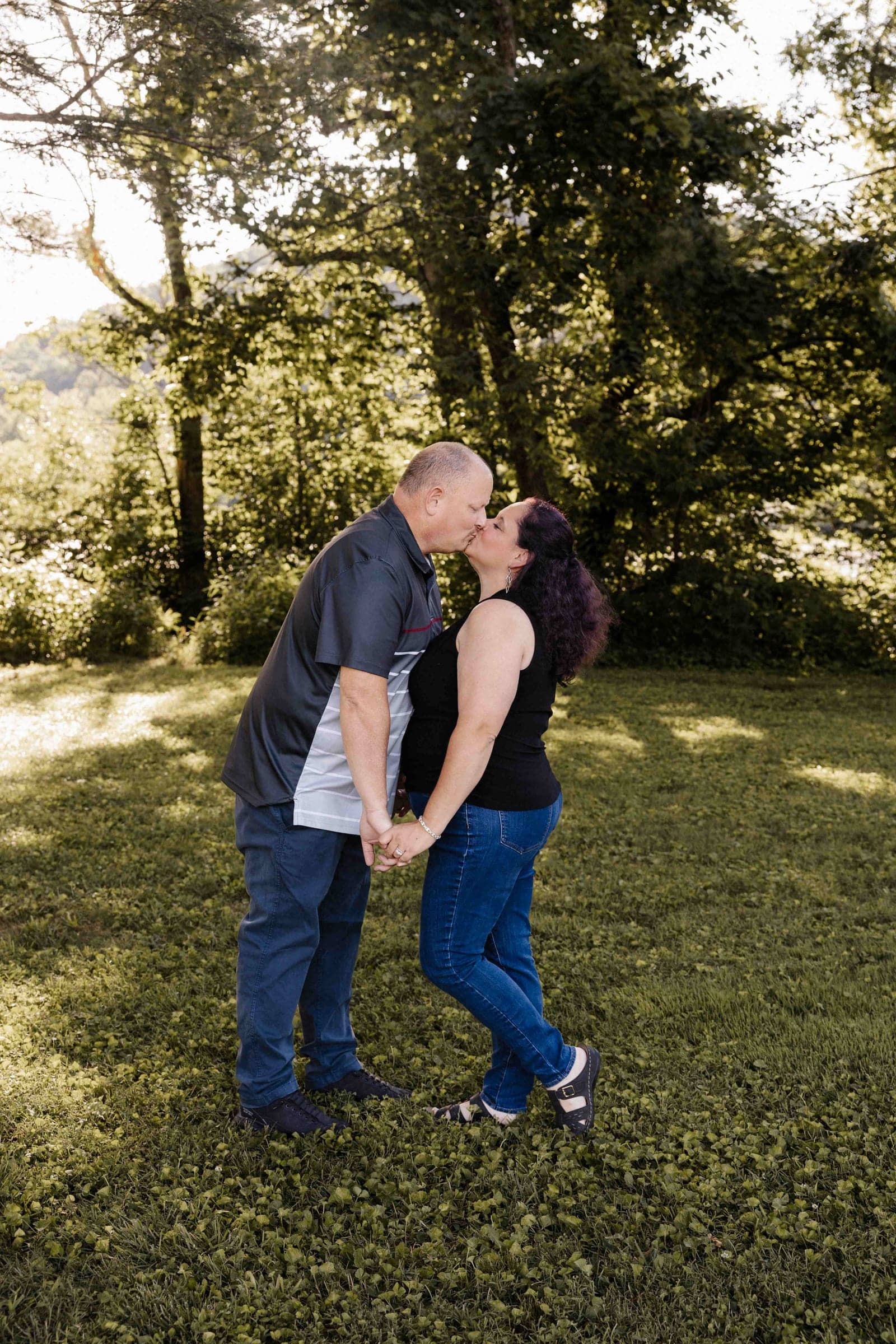 Chris and Jennifer Martin sharing a kiss